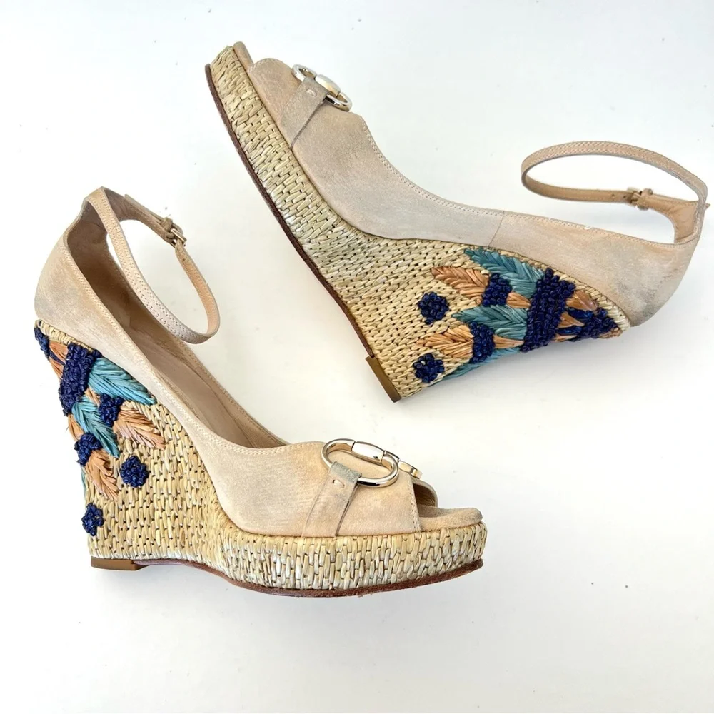 GUCCI Floral Embroidery Beige Suede Horsebit Ankle Strap Wedges Espadrilles Sz 8